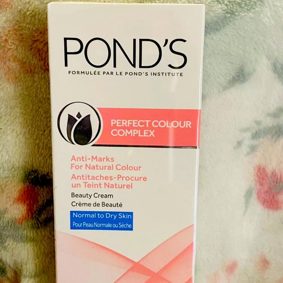 Pond's Perfect Color Complex - Picture 1 of 3